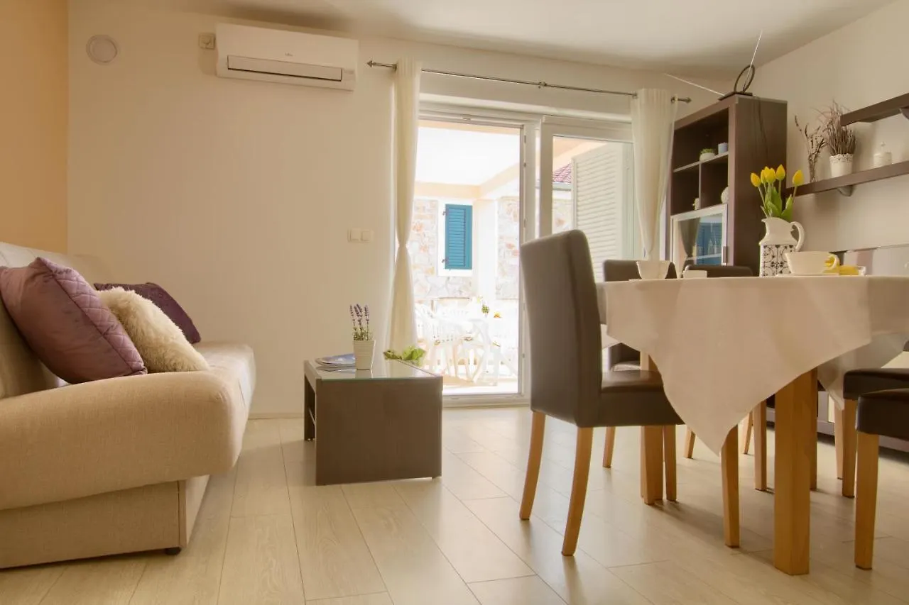 Apartment Sea Breeze Suite - Beachfront Kali