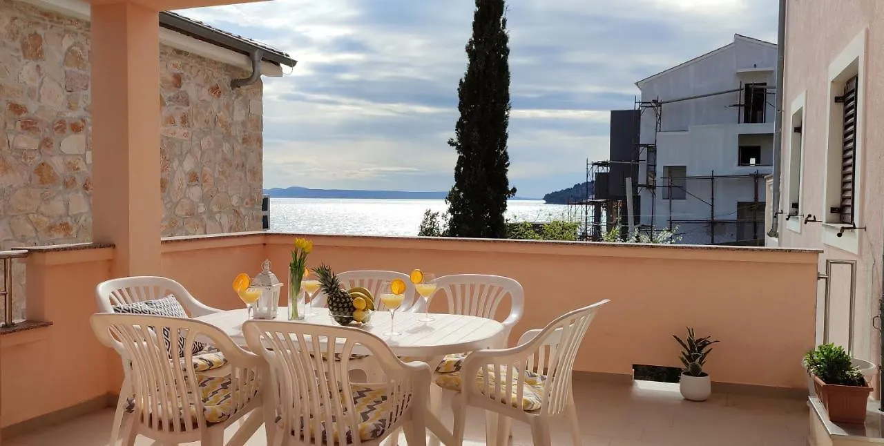 Sea Breeze Suite - Beachfront Kali 0*,  Croatia