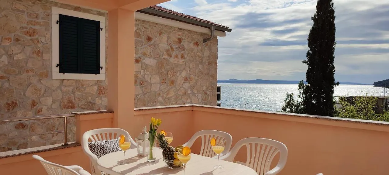 Sea Breeze Suite - Beachfront Kali