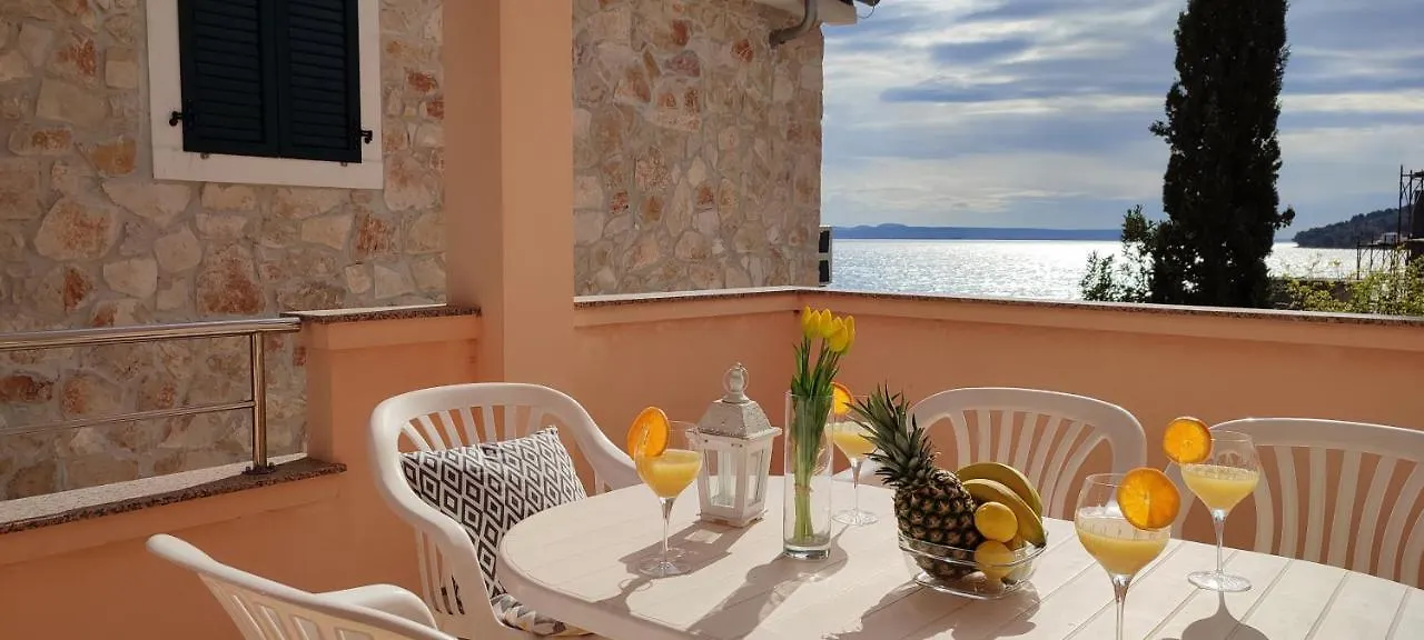 Sea Breeze Suite - Beachfront Kali