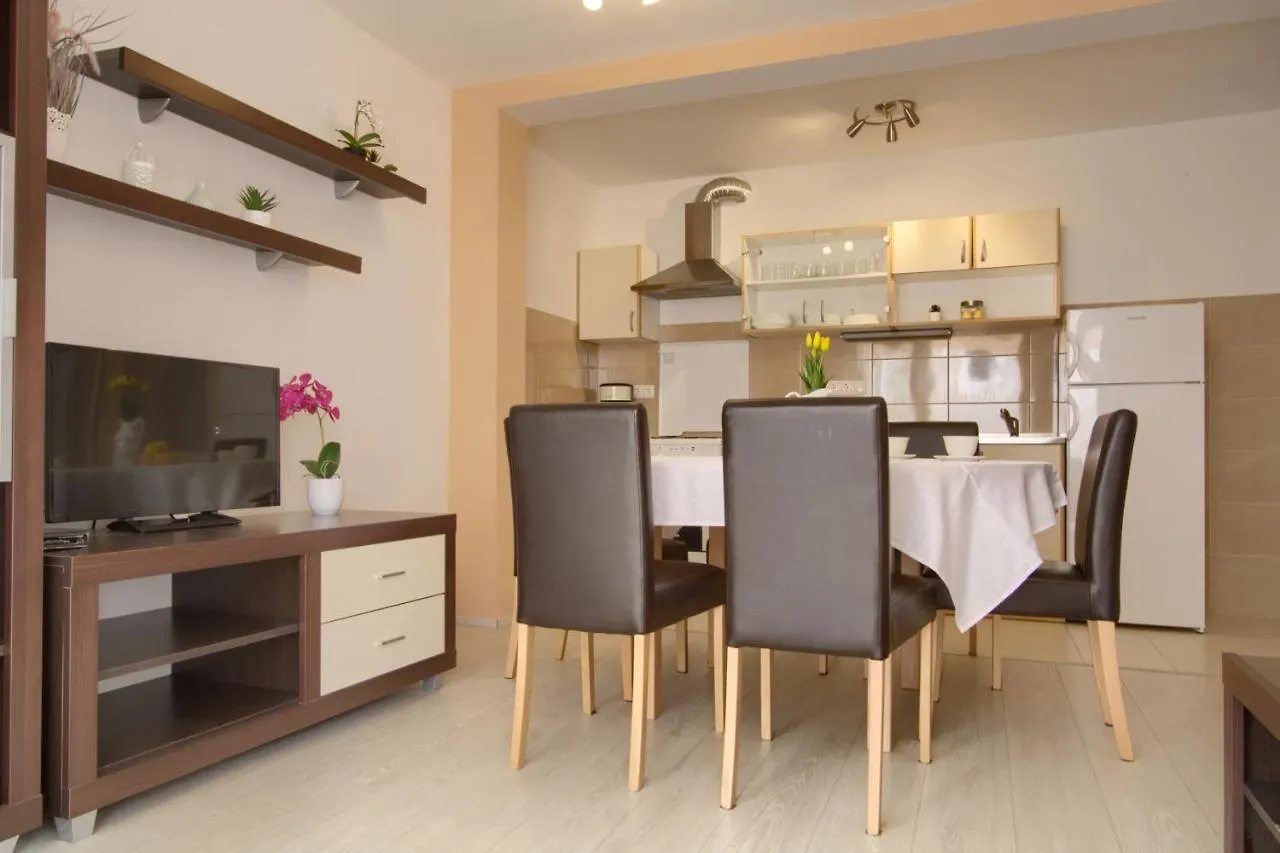 Apartment Sea Breeze Suite - Beachfront Kali