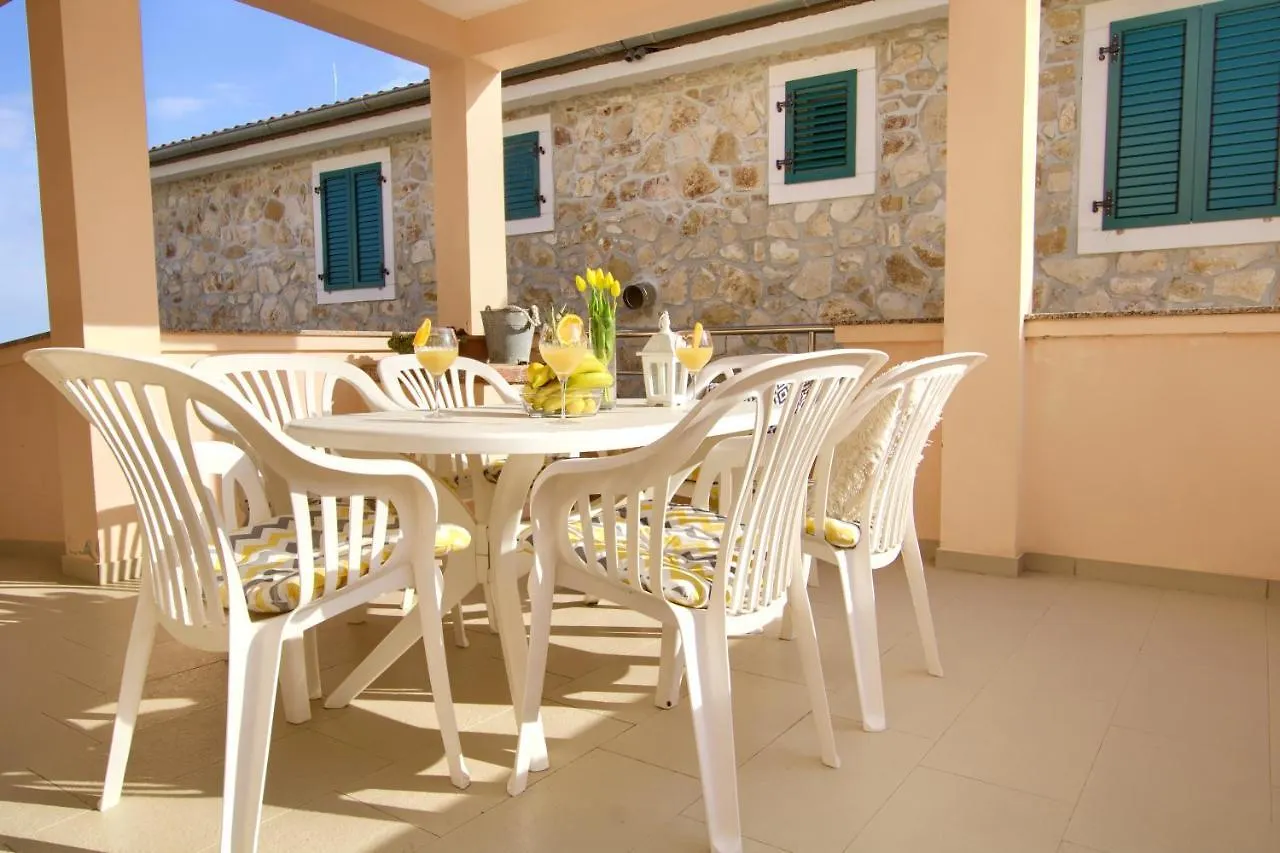 Sea Breeze Suite - Beachfront Kali Croatia