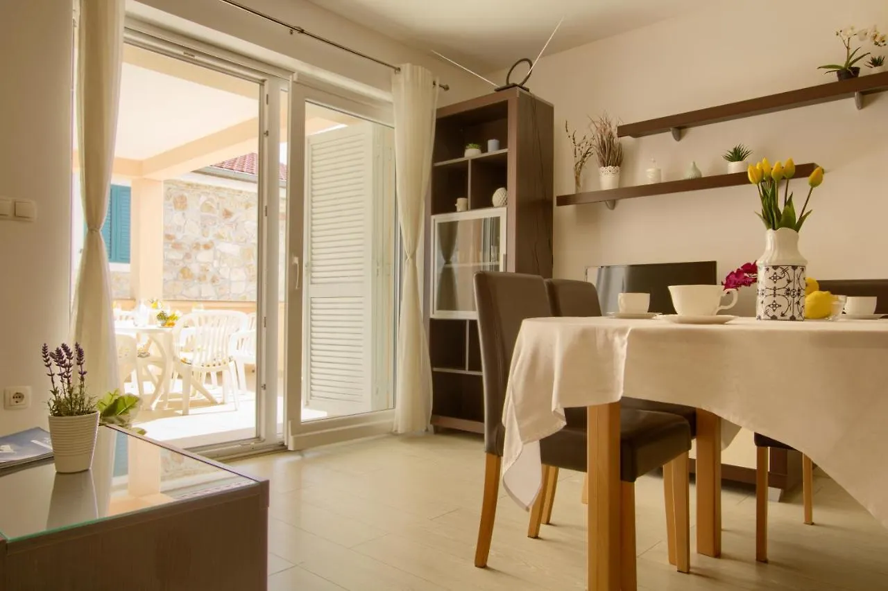 Sea Breeze Suite - Beachfront Kali Apartment