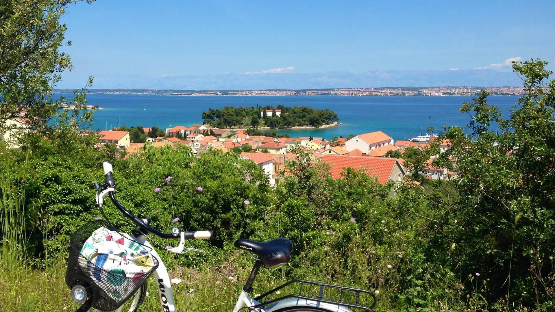Apartment Sea Breeze Suite - Beachfront Kali