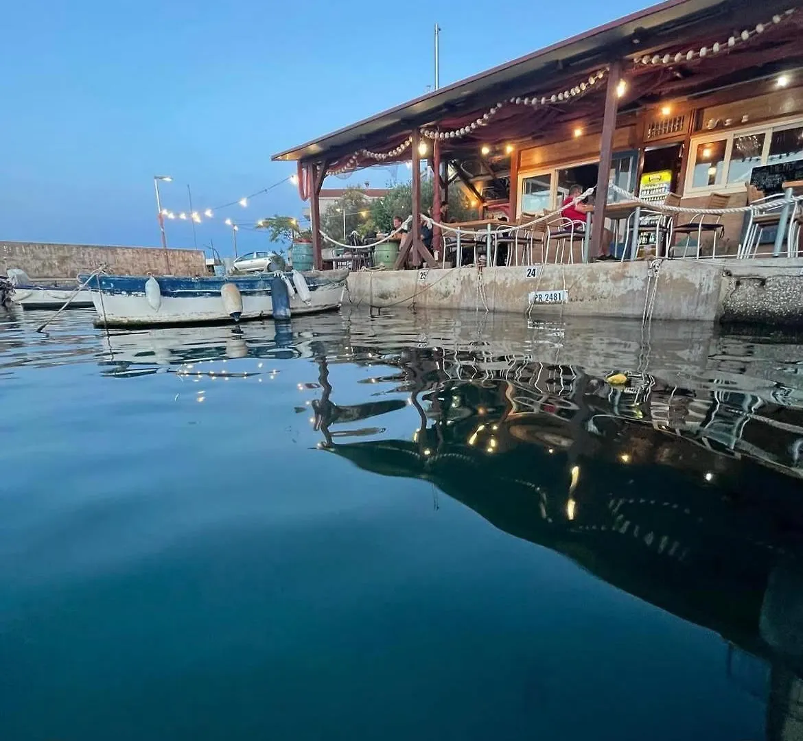 Sea Breeze Suite - Beachfront Kali Croatia